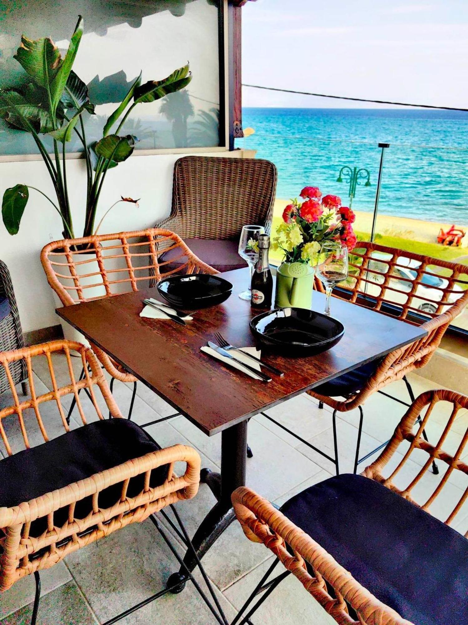 Lux Suite Sea Front Avra Пефкохорі Екстер'єр фото